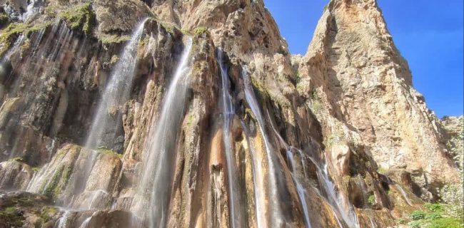 وقتی هنر و طبیعت به هم می‌پیوندند؛ آبشار مارگون در قاب عکاس یزدی
