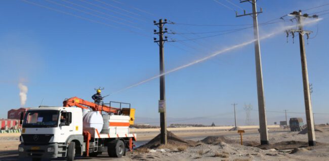 آغاز مقرهشویی شبکه برق یزد برای جلوگیری از خاموشیهای بارانی آغاز مقرهشویی شبکه برق یزد برای جلوگیری از خاموشیهای بارانی