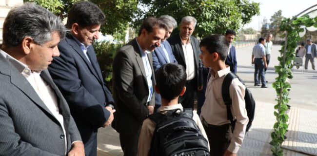 زنگ آغاز سال تحصیلی در یزد با حضور معاون عمرانی استاندار به صدا درآمد زنگ آغاز سال تحصیلی در یزد با حضور معاون عمرانی استاندار به صدا درآمد