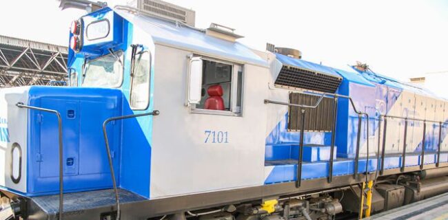 تفاهم نامه ۲۵ هزار میلیاردی برای توسعه ناوگان ریلی استان یزد تفاهم نامه ۲۵ هزار میلیاردی برای توسعه ناوگان ریلی استان یزد