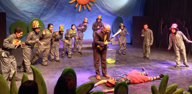 تئاتر لافکادیو؛ سفری آموزنده به هویت و اصالت در تالار هنر یزد تئاتر لافکادیو؛ سفری آموزنده به هویت و اصالت در تالار هنر یزد