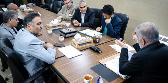 دیدار رئیس پارک علم و فناوری یزد با نماینده مردم دیدار رئیس پارک علم و فناوری یزد با نماینده مردم