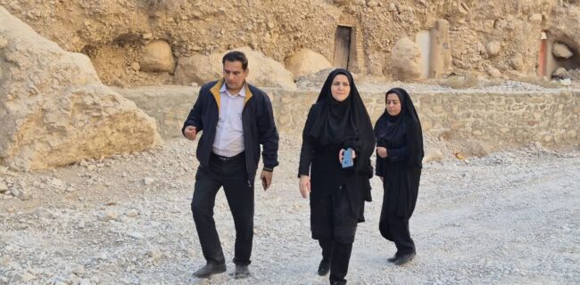 بازدید بخشدار مرکزی بافق از روند اجرای طرح دیوار ساحلی روستای قطرم