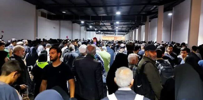 مرز مهران به ایران نمیآید؛ روایت زائران از خستگی و بینظمی در مسیر زیارت عتبات مرز مهران به ایران نمیآید؛ روایت زائران از خستگی و بینظمی در مسیر زیارت عتبات