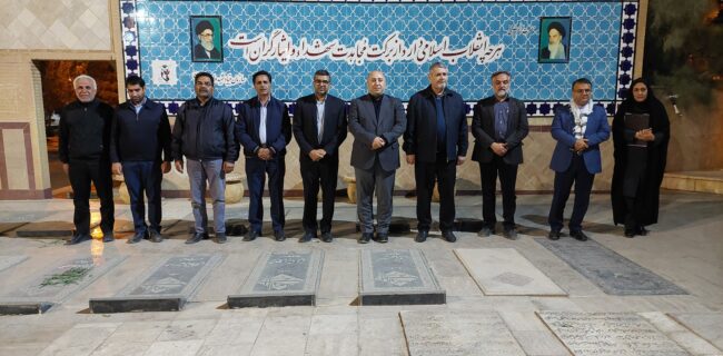 برگزاری آیین غبارروبی و عطرافشانی گلزار شهدای انقلاب به مناسبت هفته بسیج در یزد