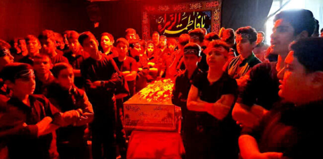 آیین متفاوت فاطمیه در اشکذر؛ ضبط تصویری نوحه ایرانِ فاطمی هم‌زمان با حضور شهید خوشنام