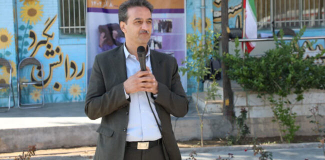 مانور سراسری زلزله و ایمنی با حضور معاون عمرانی استاندار یزد در دبیرستان شهید دهقان برگزار شد مانور سراسری زلزله و ایمنی با حضور معاون عمرانی استاندار یزد در دبیرستان شهید دهقان برگزار شد