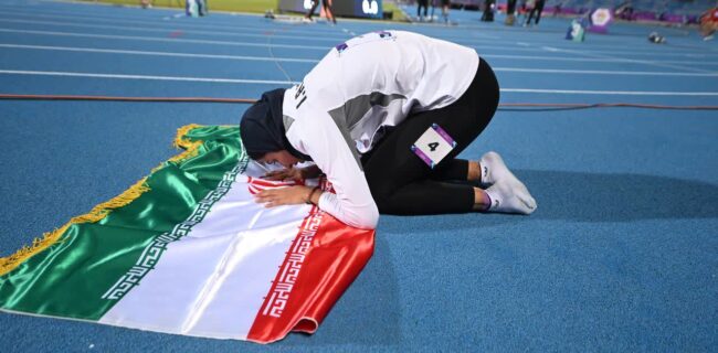 طلای بازی های ریاض دور گردن دختر اردکانی طلای بازی های ریاض دور گردن دختر اردکانی