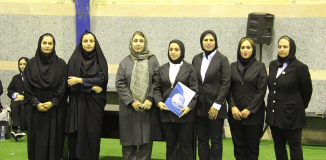 تجلیل از مربی پرتلاش ووشوی یزد در حاشیه مسابقات قهرمانی استان