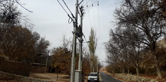 اجرای طرح رفع افت ولتاژ منطقه بردستان سانیچ از توابع شهرستان تفت اجرای طرح رفع افت ولتاژ منطقه بردستان سانیچ از توابع شهرستان تفت