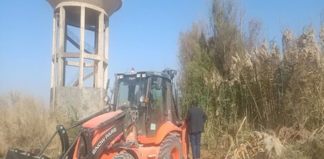 رفع سریع شکستگی خط انتقال آب زارچ با تلاش جهادی نیروهای آبفا رفع سریع شکستگی خط انتقال آب زارچ با تلاش جهادی نیروهای آبفا