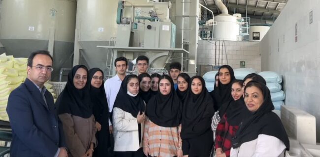 بازدید علمی دانشجویان میکروبیولوژی دانشگاه آزاد اسلامی اشکذر از کارخانه آرد سعادت یزد