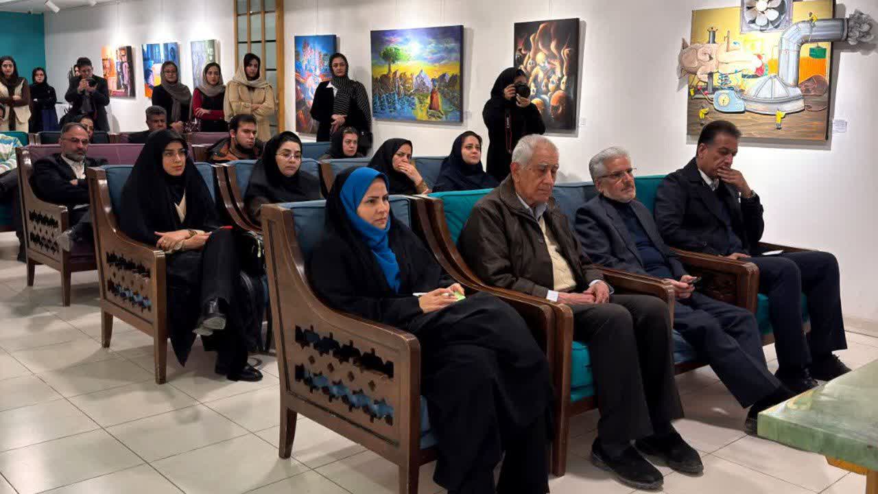 جای خالی آینهٔ نقد شبکههای اجتماعی در نمایشگاه هاستل کالچر