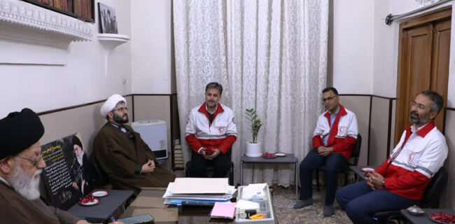 در دیدار مدیرعامل هلال‌احمر یزد با امام‌جمعه بخش مرکزی بر توسعه همکاری‌های فرهنگی و ارتقای خدمات توانبخشی تاکید شد
