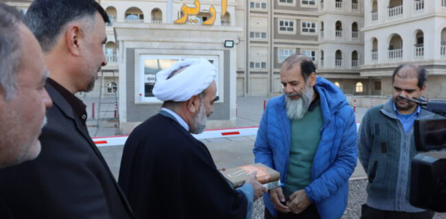 تجلیل از اقدام فرهنگی یک واحد مسکونی در یزد/ تغییر نام بیگانه در راستای صیانت از زبان فارسی تجلیل از اقدام فرهنگی یک واحد مسکونی در یزد/ تغییر نام بیگانه در راستای صیانت از زبان فارسی