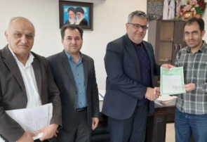 وجود ۹۸ هزار سند دفترچه ای در استان یزد / مردم تعویض اسناد دفترچه ای را جدی بگیرند/ صدور ۶۵ سند موقوفات استان در یک روز