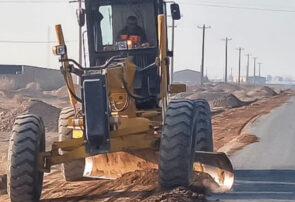 اصلاح شیب و شانهسازی محور بندرآباد – جلالآباد / ارتقای ایمنی تردد و کاهش خطر واژگونی خودروها