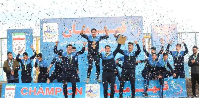 تیم جوانان فوتبال ساحلی گلساپوش یزد بر بام ایران ایستاد تیم جوانان فوتبال ساحلی گلساپوش یزد بر بام ایران ایستاد