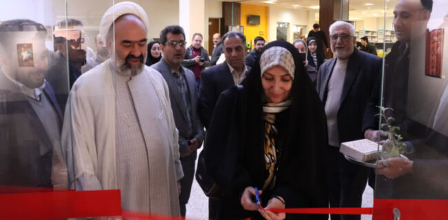 افتتاح نمایشگاه گروهی تذهیب هنرمندان در یزد افتتاح نمایشگاه گروهی تذهیب هنرمندان در یزد