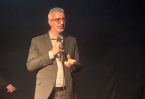 پلاتو تئاتر نیک آیین؛ تحولی در زیرساخت هنرهای نمایشی استان یزد