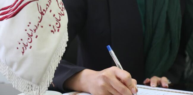 با ادای نذر یک بانوی نیکوکار، یک مادر زندانی طعم آزادی را چشید