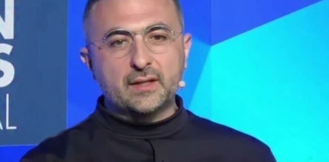 بازار کار در آستانه تحول؛ هوش مصنوعی کنترل بسیاری از مشاغل اداری را به دست میگیرد بازار کار در آستانه تحول؛ هوش مصنوعی کنترل بسیاری از مشاغل اداری را به دست میگیرد