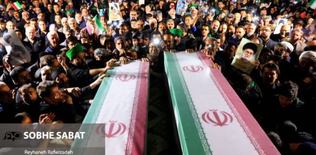 +گزارش تصویری/ چله نشینی یزدی ها برای رهبر شهید +گزارش تصویری/ چله نشینی یزدی ها برای رهبر شهید