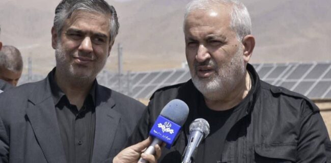 کارکنان صنعت آب و برق همگام با سایر گروههای امدادی در صحنه هستند کارکنان صنعت آب و برق همگام با سایر گروههای امدادی در صحنه هستند