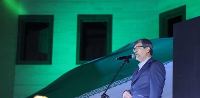 حضور ملت ایران در صحنه پشتوانهای محکم برای رزمندگان است حضور ملت ایران در صحنه پشتوانهای محکم برای رزمندگان است