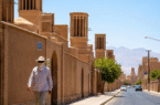 سایه سنگین  اشعه فرابنفش روی سر کودکان، نوجوانان و سالمندان یزدی