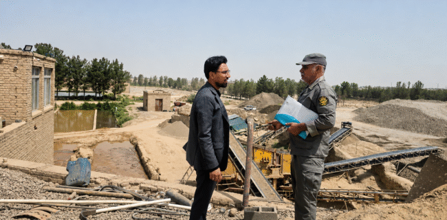 پلمب دو واحد شن و ماسه متخلف در بهاباد با دستور قضایی پلمب دو واحد شن و ماسه متخلف در بهاباد با دستور قضایی