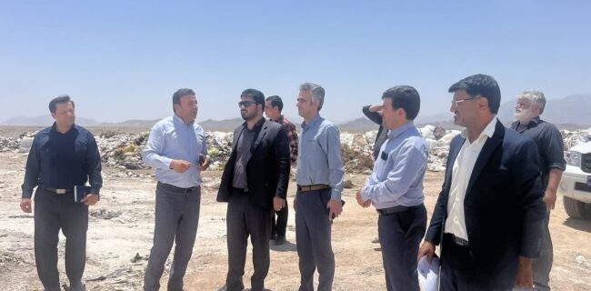 بازدید میدانی دادستان مهریز از گود زباله شهرستان برای رفع آلودگیهای زیستمحیطی بازدید میدانی دادستان مهریز از گود زباله شهرستان برای رفع آلودگیهای زیستمحیطی