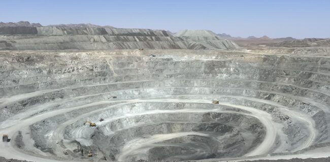 تأکید بر کاهش گرد و غبار در بازدید رئیس محیط زیست میبد از مجتمع معدنی سورک تأکید بر کاهش گرد و غبار در بازدید رئیس محیط زیست میبد از مجتمع معدنی سورک