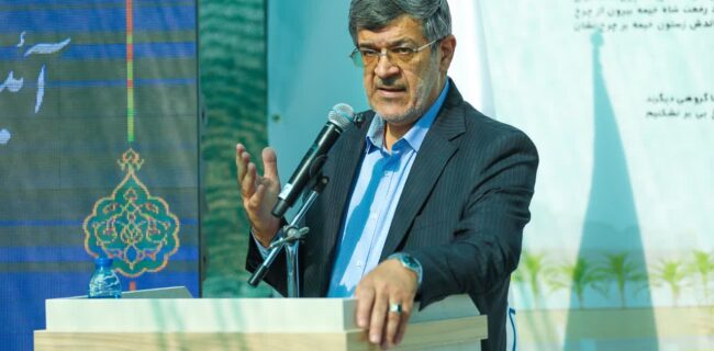 وحشی بافقی از بافق و یزد فراتر و متعلق به فرهنگ ایران است وحشی بافقی از بافق و یزد فراتر و متعلق به فرهنگ ایران است
