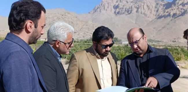 پلمب یک ملک متخلف در مهریز در پی برخورد قضایی با تغییر کاربری غیر مجاز پلمب یک ملک متخلف در مهریز در پی برخورد قضایی با تغییر کاربری غیر مجاز