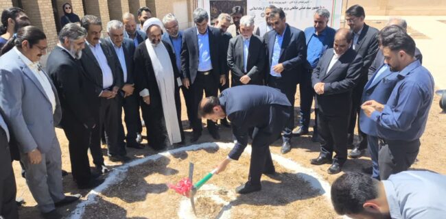 کلنگ احداث پلاتوی تخصصی نمایش مجتمع فرهنگی خاتمی اردکان به زمین زده شد کلنگ احداث پلاتوی تخصصی نمایش مجتمع فرهنگی خاتمی اردکان به زمین زده شد