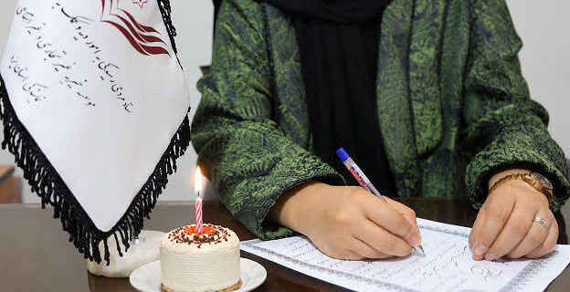 بانوی نیکوکار یزدی بجای هدیه جشن تولد، آزادی هدیه داد بانوی نیکوکار یزدی بجای هدیه جشن تولد، آزادی هدیه داد