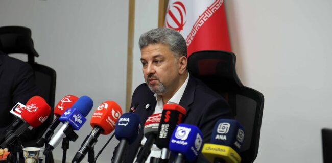 کارکنان صنعت برق در روزهای جنگ پناهگاه را رها و پای شبکه ایستادند کارکنان صنعت برق در روزهای جنگ پناهگاه را رها و پای شبکه ایستادند